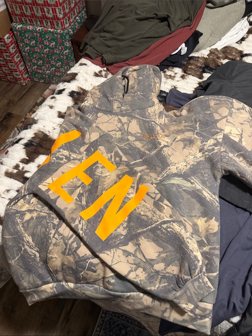 GLO jeans Men's Beige & Gray Camo Hoodie with Bright Orange Logo